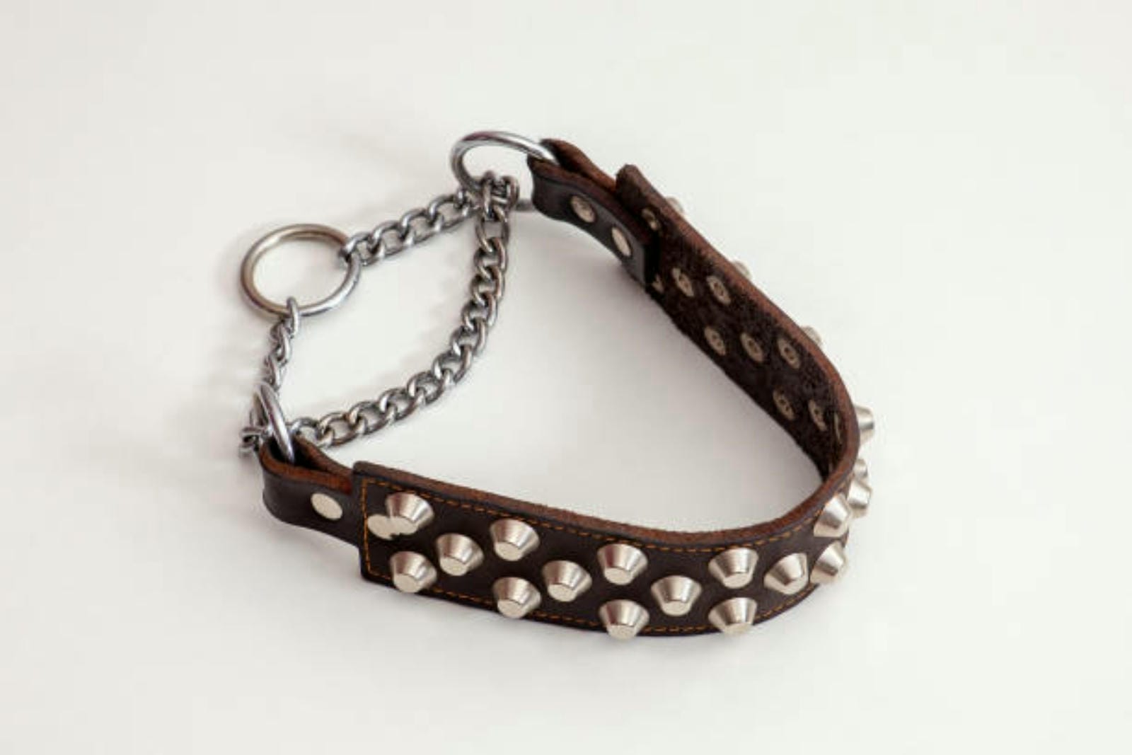 Spice Up Your Night with the Bronze Quilted Collar & Removable Leash